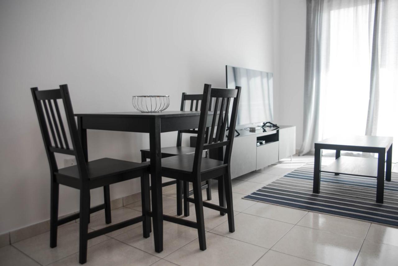 Apartment Renovated One Bedroom In With Pool *