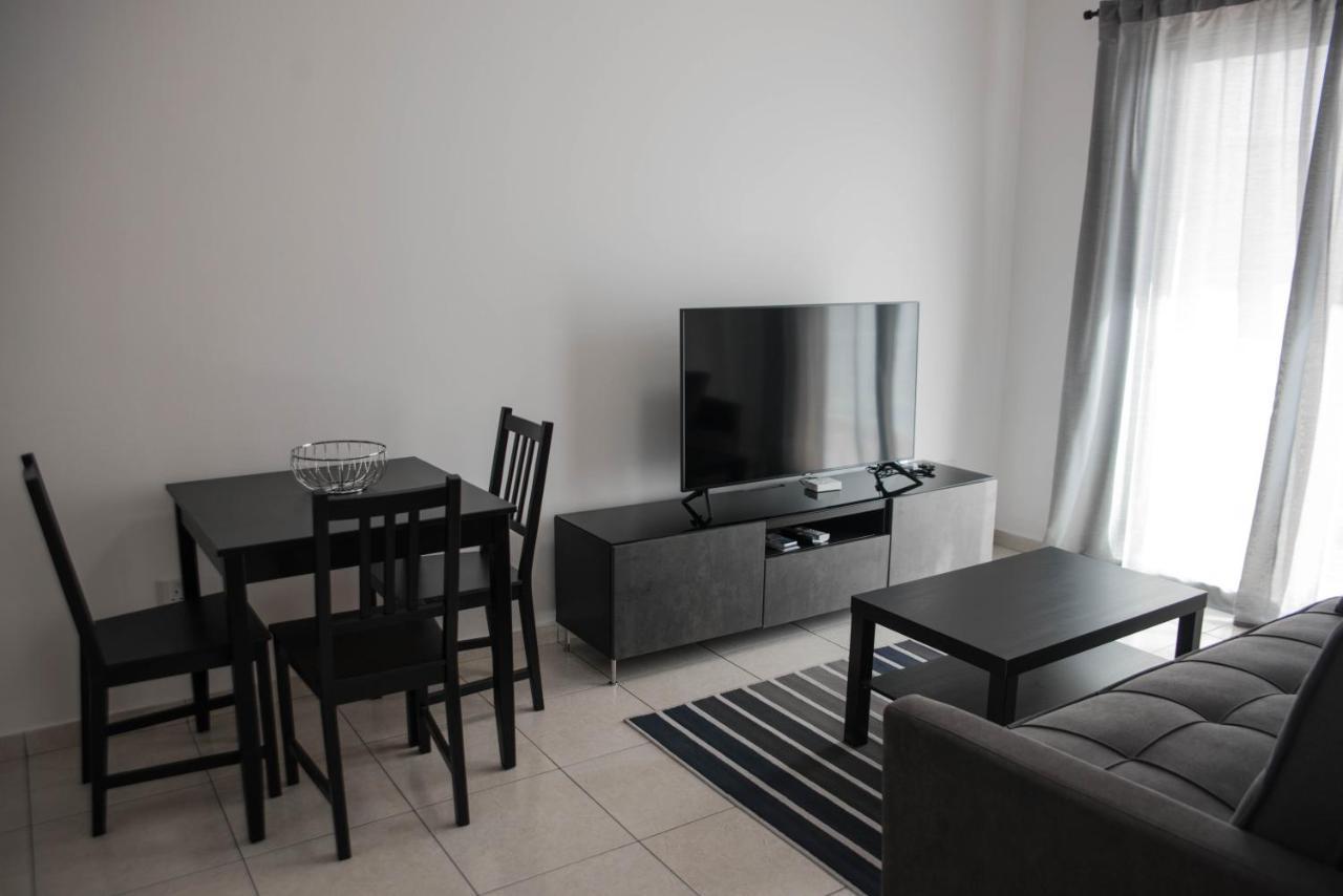 Apartment Renovated One Bedroom In With Pool *