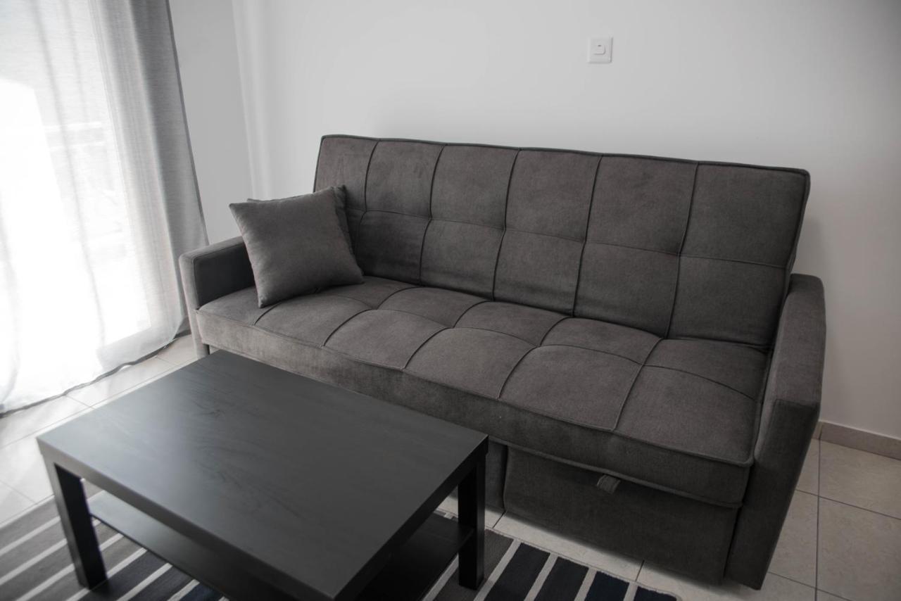 Renovated One Bedroom In With Pool Apartment
