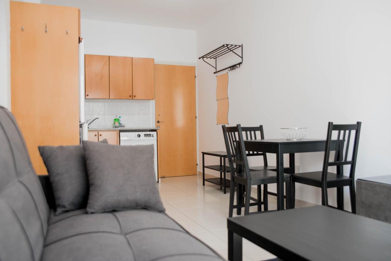 Renovated One Bedroom In With Pool