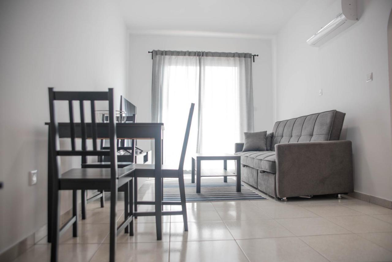 Renovated One Bedroom In With Pool Apartment