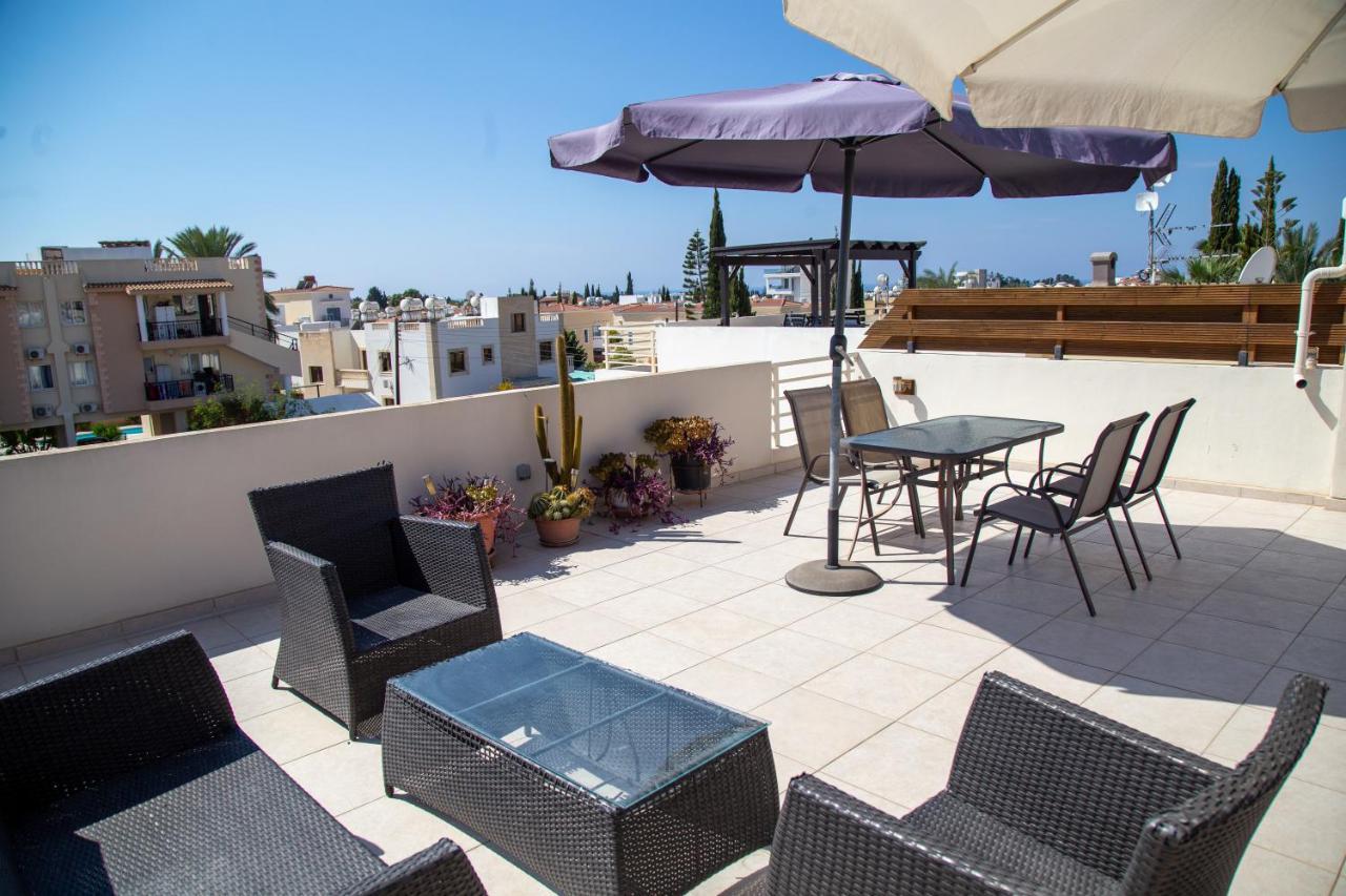 2 Bedroom Cates Top Floor Peaceful With Pool! *