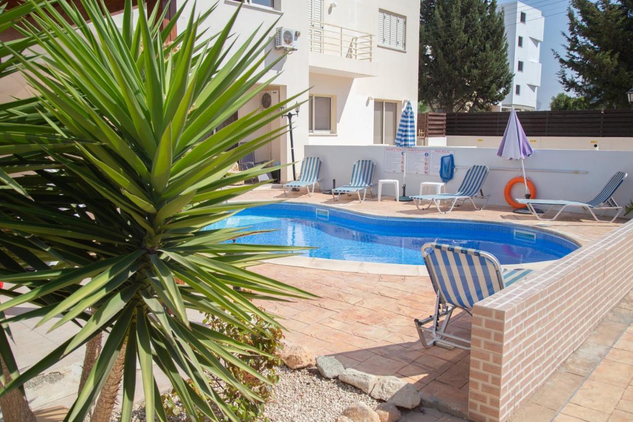 Apartment 2 Bedroom Cates Top Floor Peaceful With Pool!