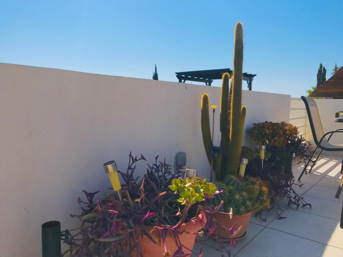 2 Bedroom Cates Top Floor Peaceful With Pool! *