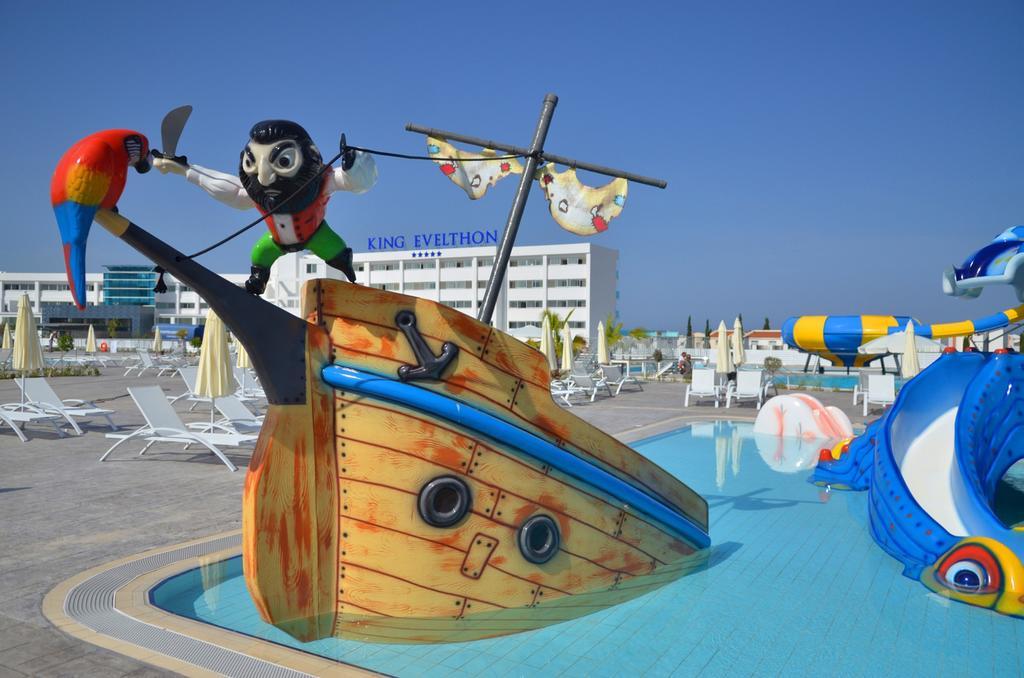 Resort King Evelthon Beach &