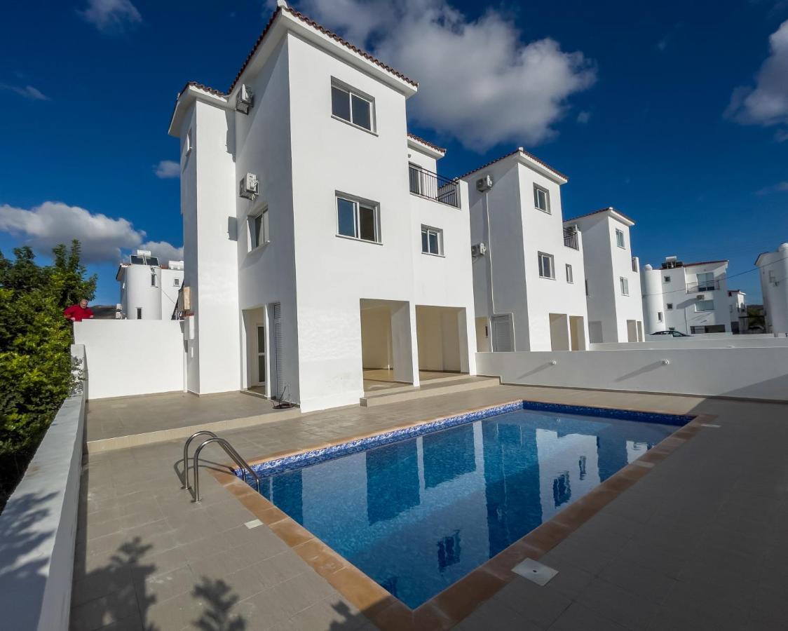 Villa Contemporary 3 Bedroom Villa With A Private Pool Outside Paphos *
