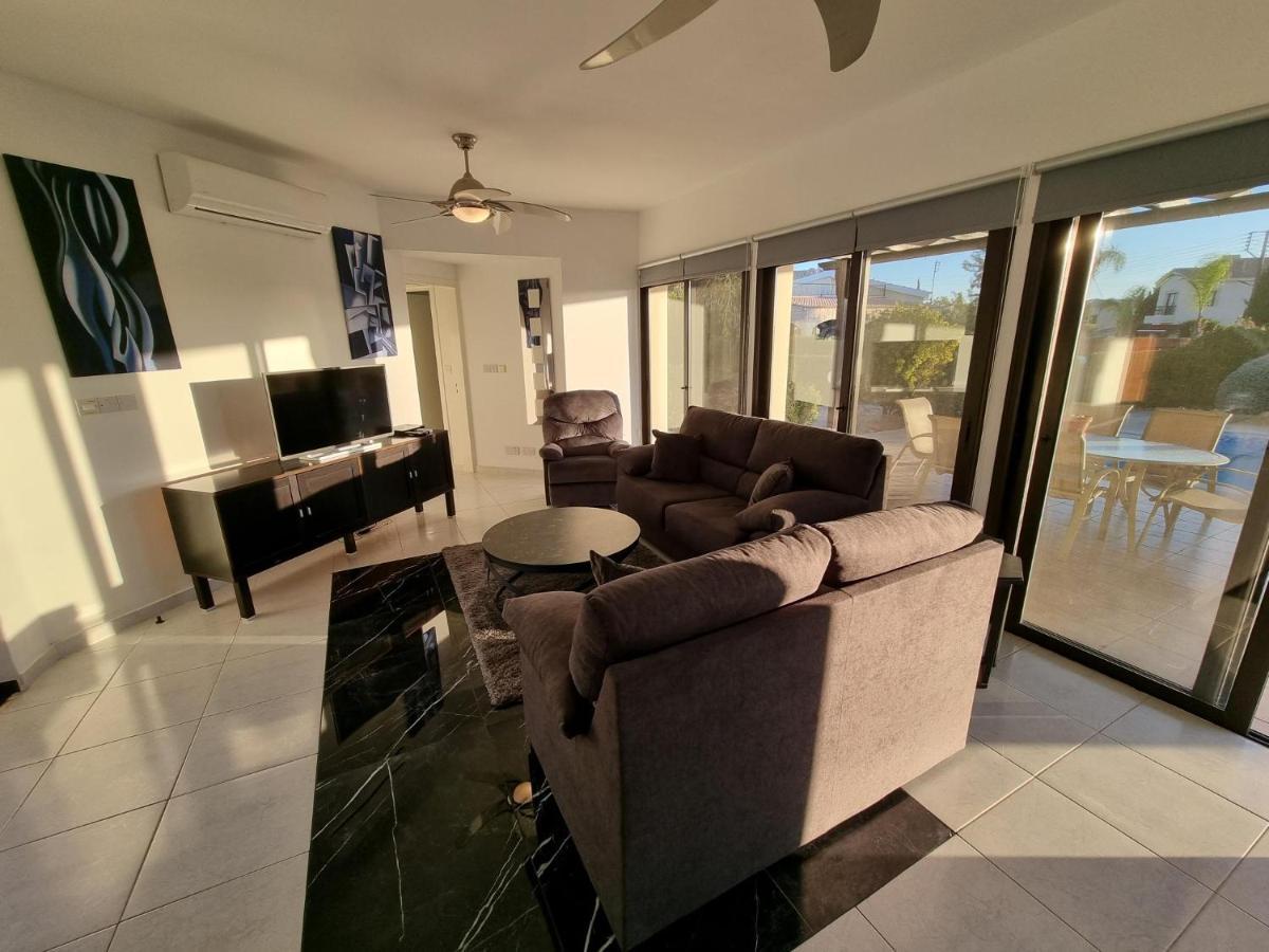Phoenix In Secret Valley Villa