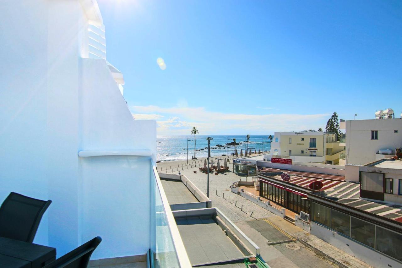 Phaedrus Living Seaside Residence Lighthouse 70