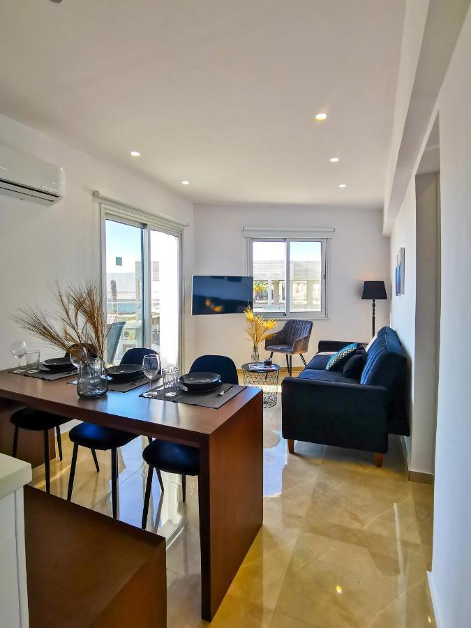 Phaedrus Living Seaside Residence Lighthouse 70 *