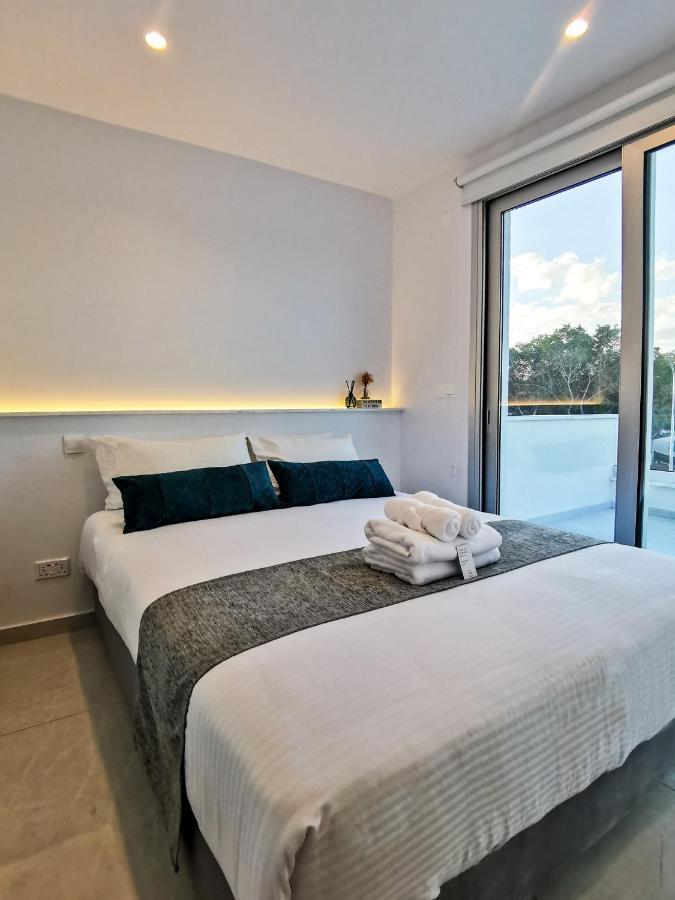 Apartment Phaedrus Living *