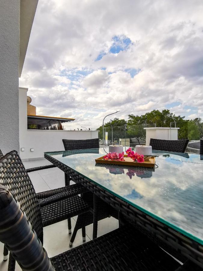 Apartment Phaedrus Living