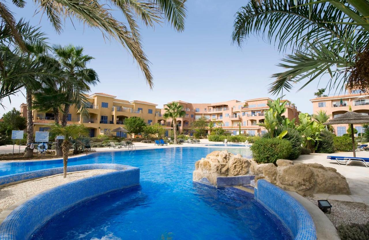 Bright 2 Bed, Pool Facing In Limnaria Gardens Paphos