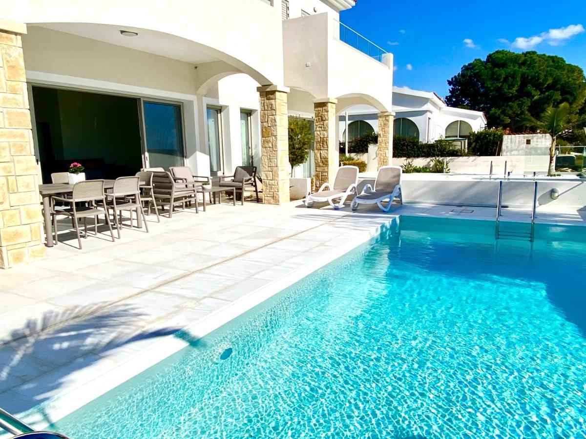 Coral Bay Villa