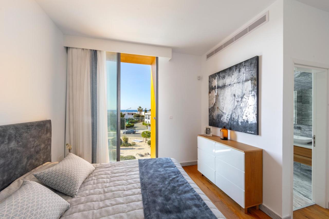 Laurus 6, Walking Distance To The