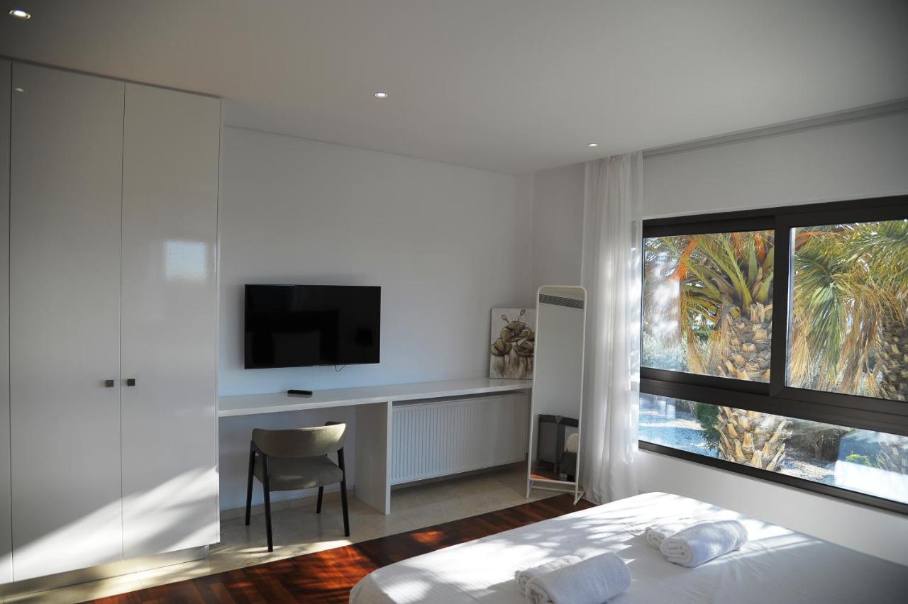 Luxury 6 Bedroom With Privet Pool In Paphos