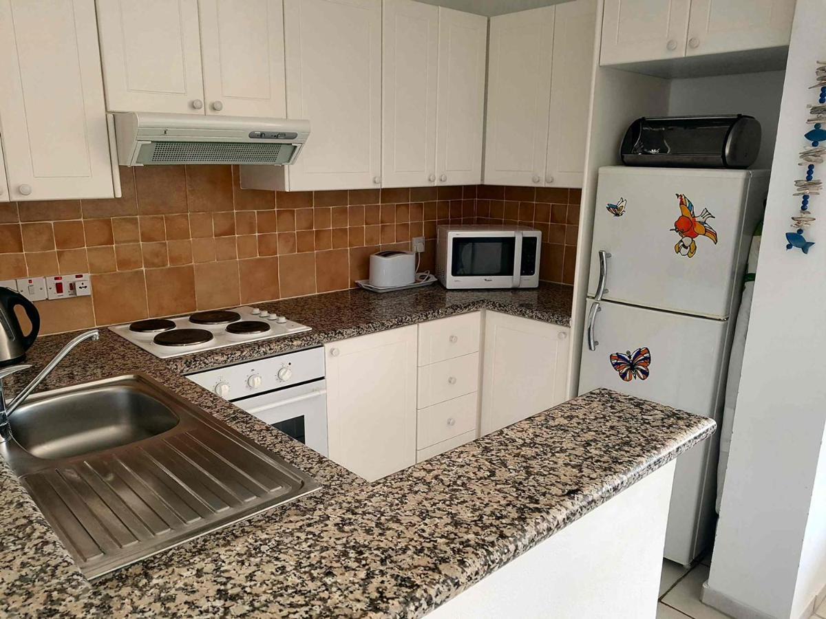 Bright 2 Bed, Pool Facing In Limnaria Gardens Paphos