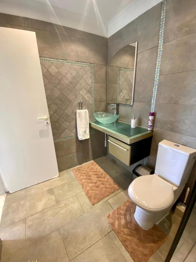 Sea View Apartment *