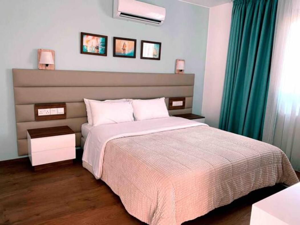 Victoria Suites *