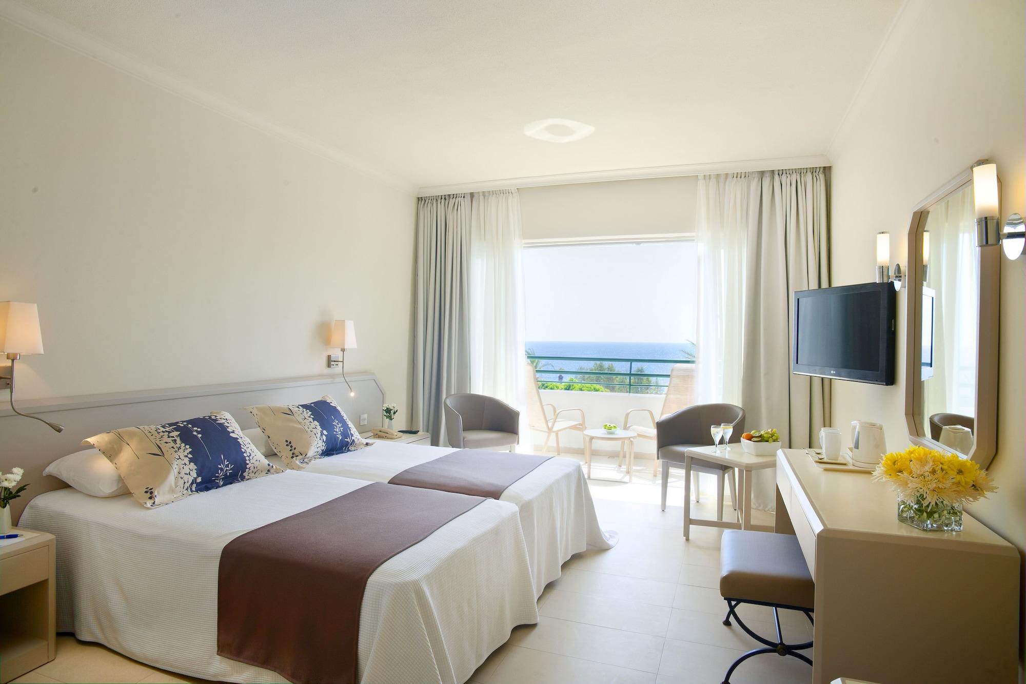 Louis Imperial Beach Resort 4*