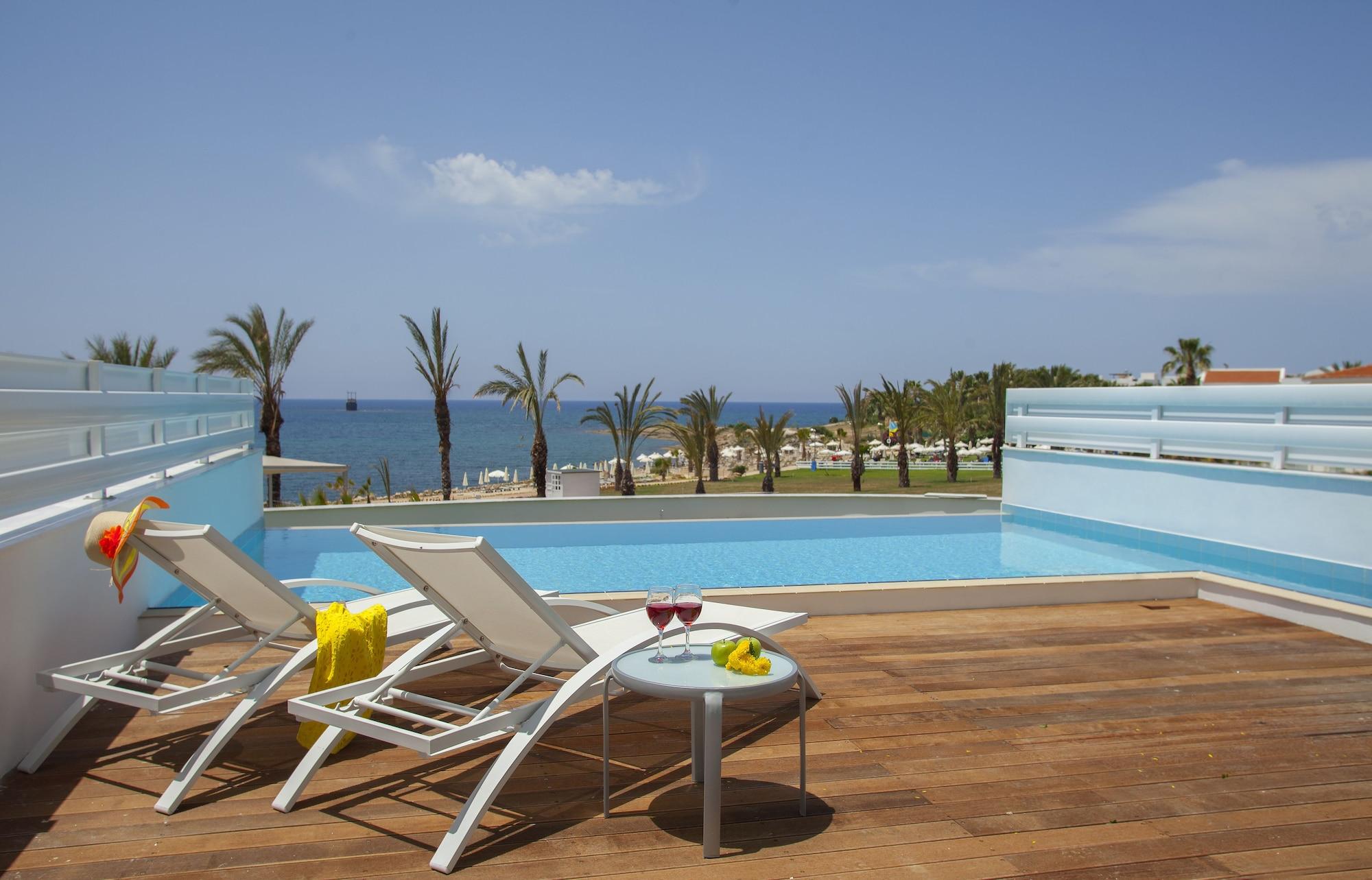 Resort King Evelthon Beach &