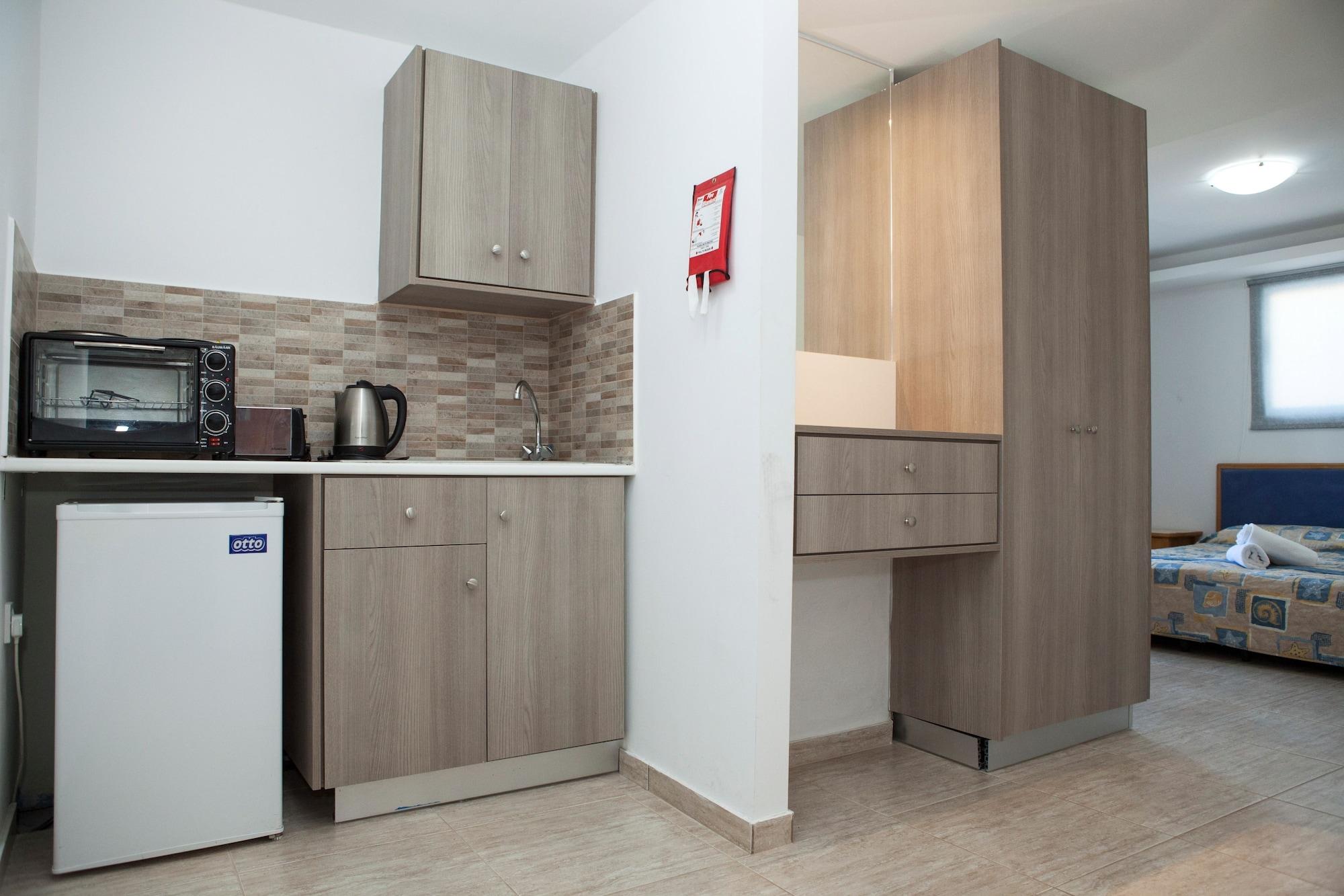 Alecos Aparthotel 3*