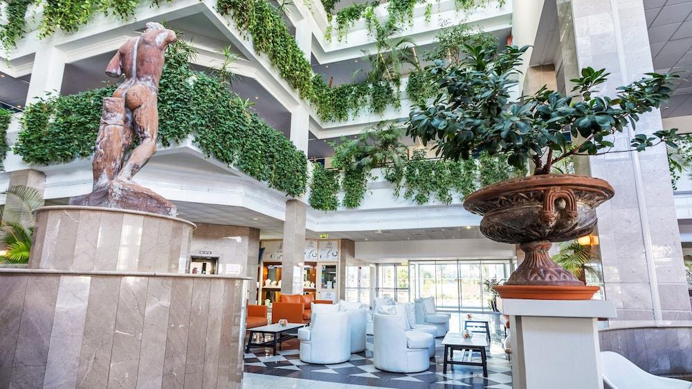 Resort Louis Phaethon