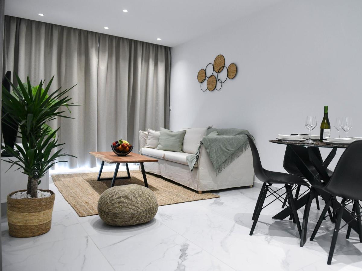 The Room, 14, Leda Gardens Apartment *