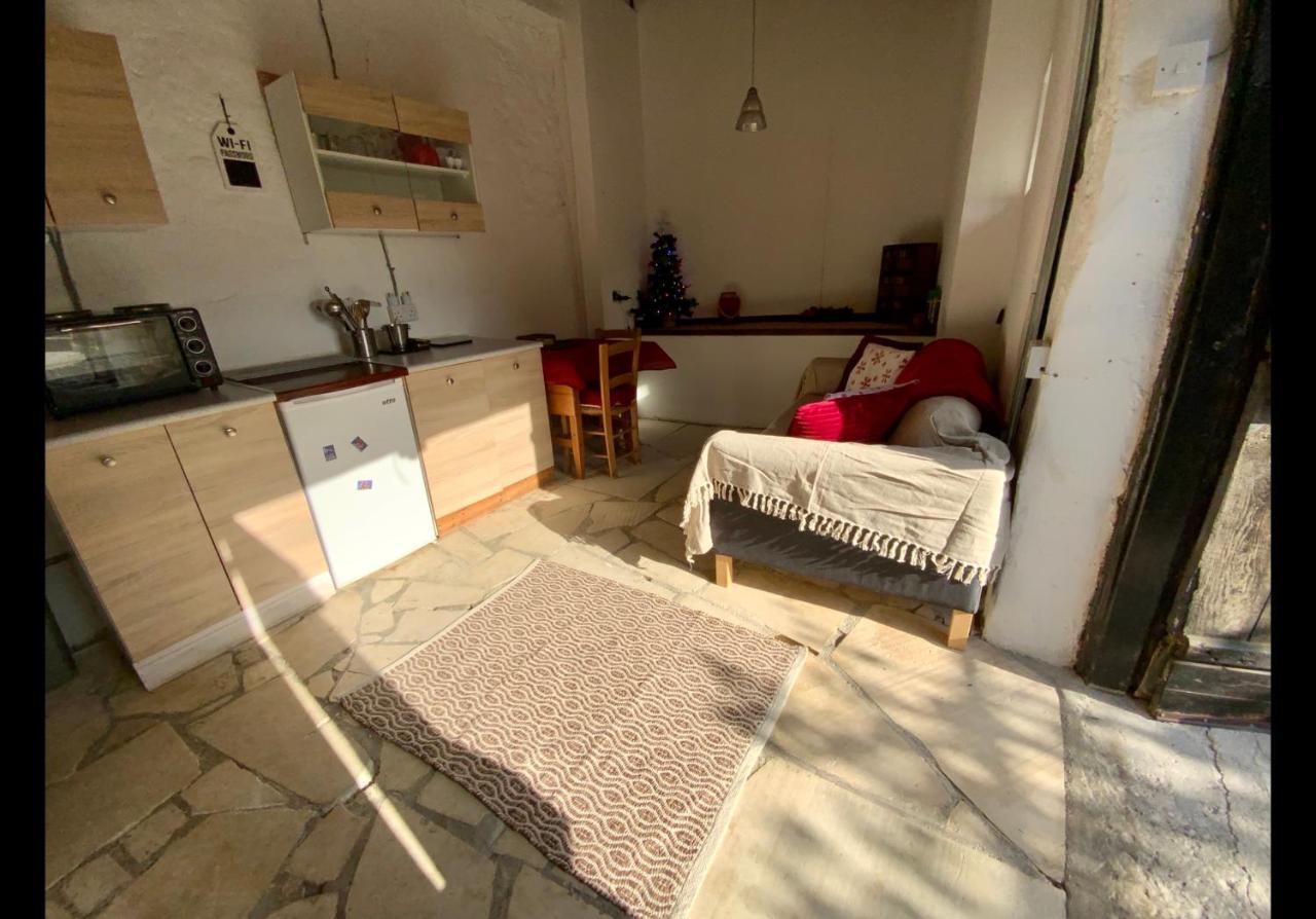 Georgios Retreat. Quaint Stone House. Holiday home *