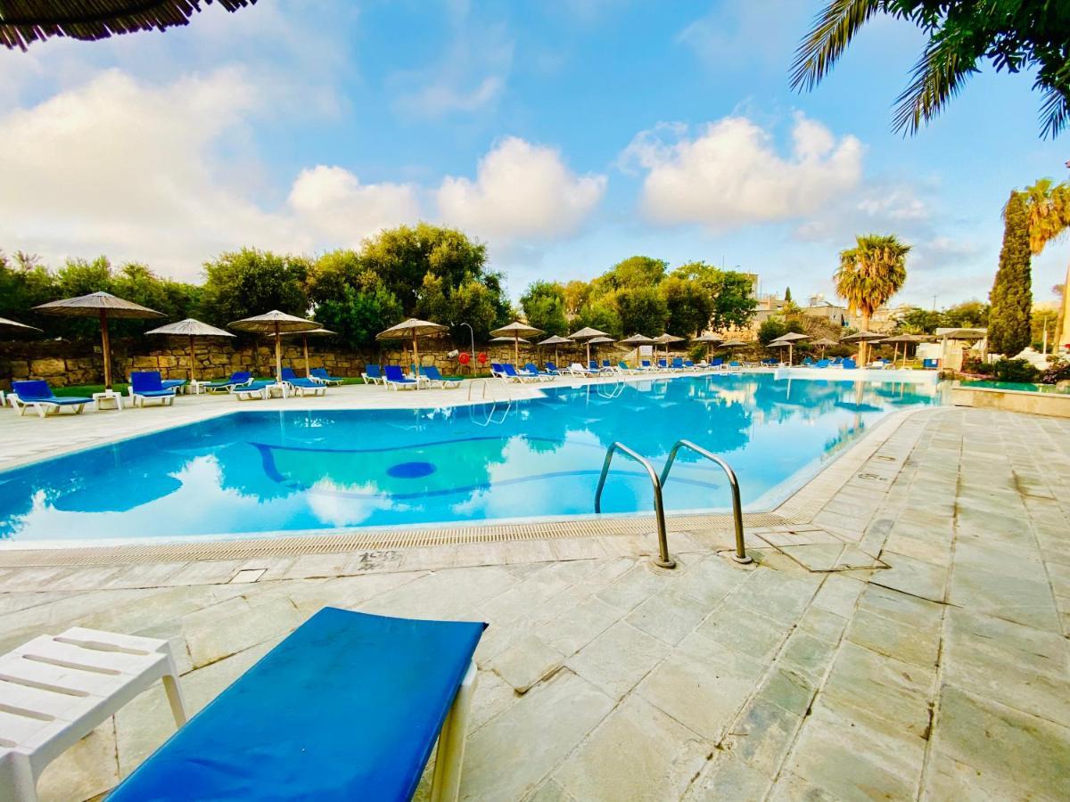 Basillica 3 Bedrooms Apartment *
