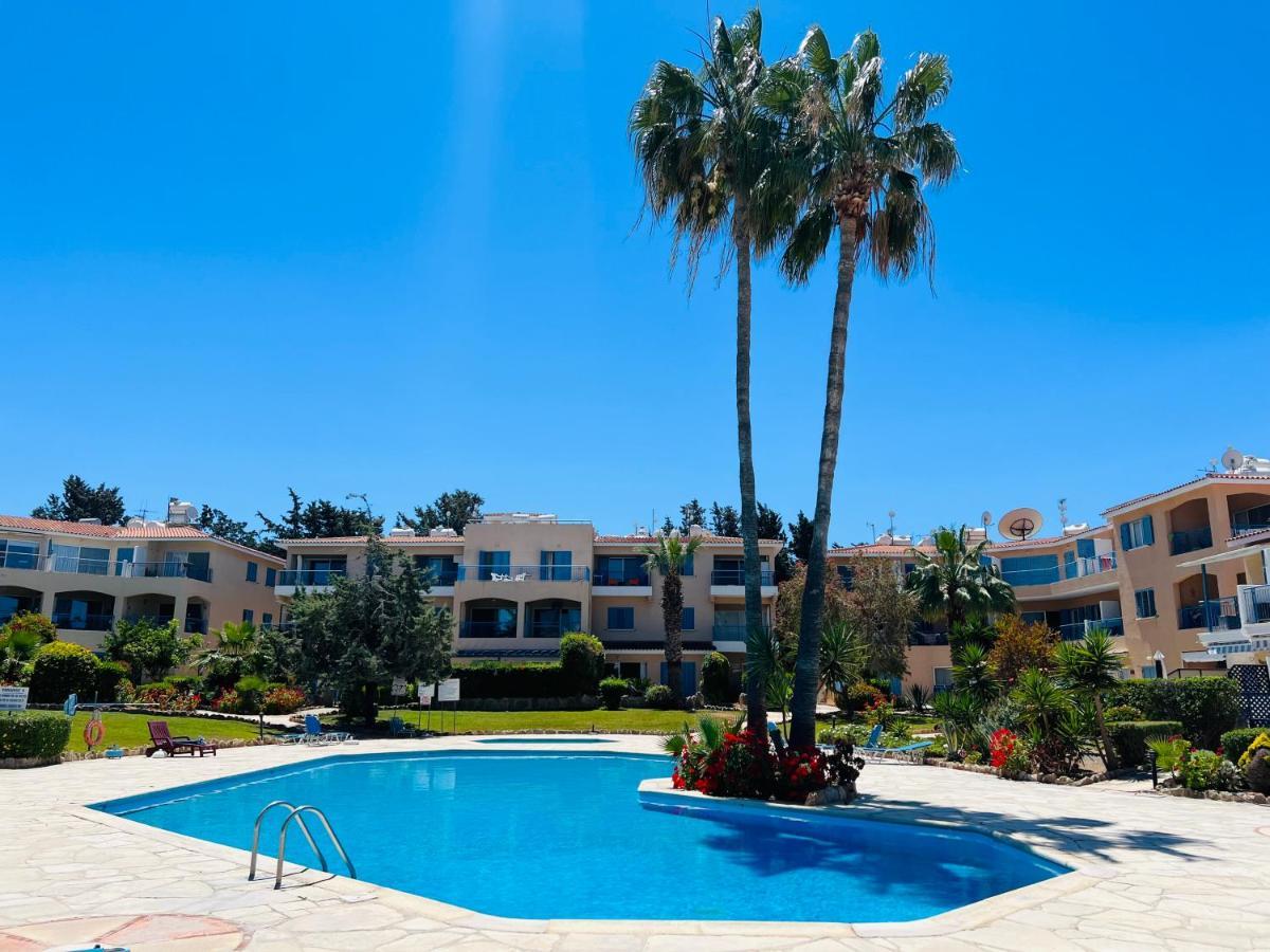Golden Palms Paradise Garden *