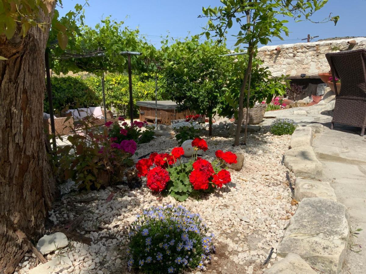 Georgios Retreat. Quaint Stone House. Holiday home *