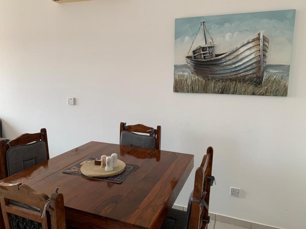 Comfortable 2 Bedroom In Popular Limnaria Gardens Apartment