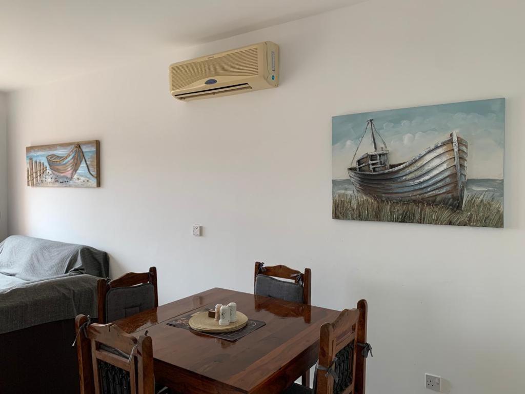 Comfortable 2 Bedroom In Popular Limnaria Gardens Apartment *
