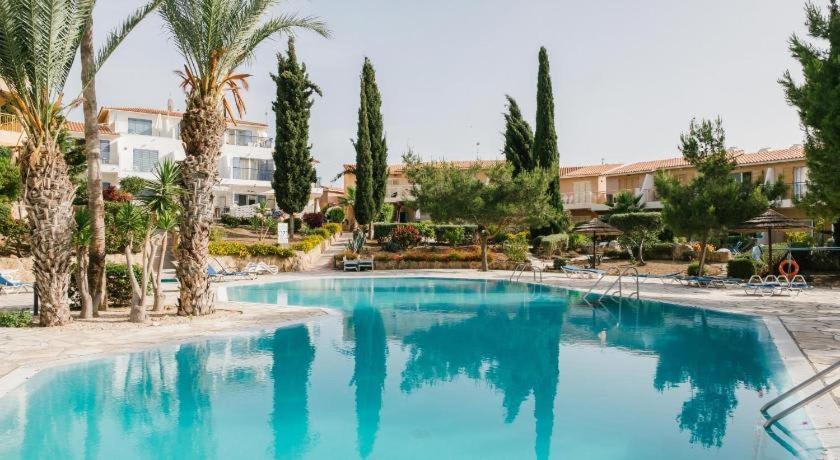 Regina Gardens - Stylish Modern 1 Bedroom Apartment *