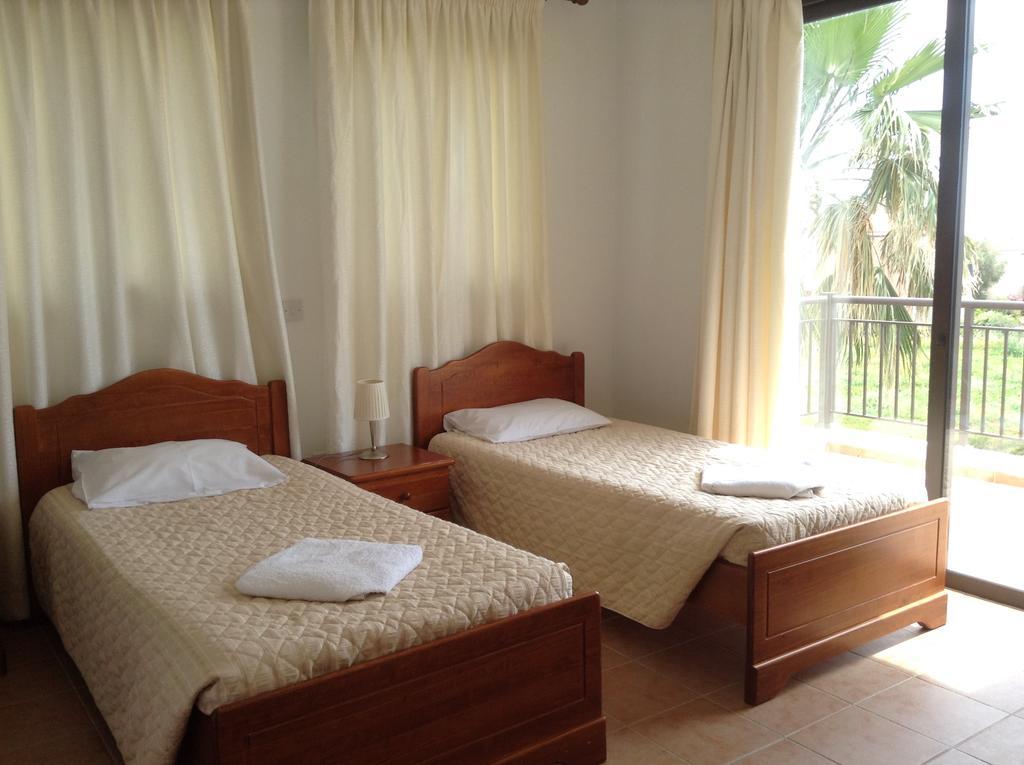 Aura Holiday Villas * Paphos