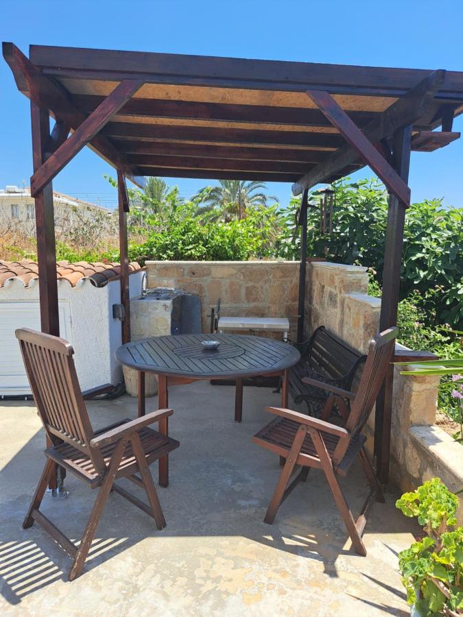 Peaceful Townhouse With Private Pool Near The Sea Paphos
