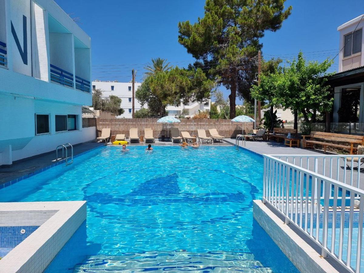 Nereus Hotel *