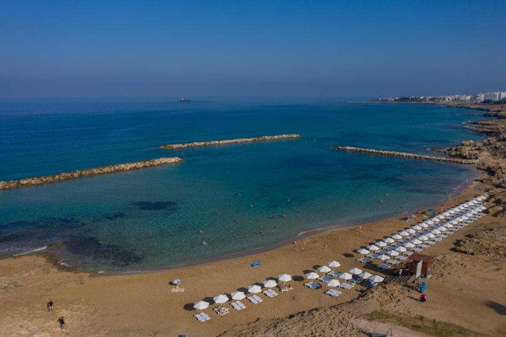 Cosea Living: Seaside 2 Bedroom Flat Kings Palace 209 *