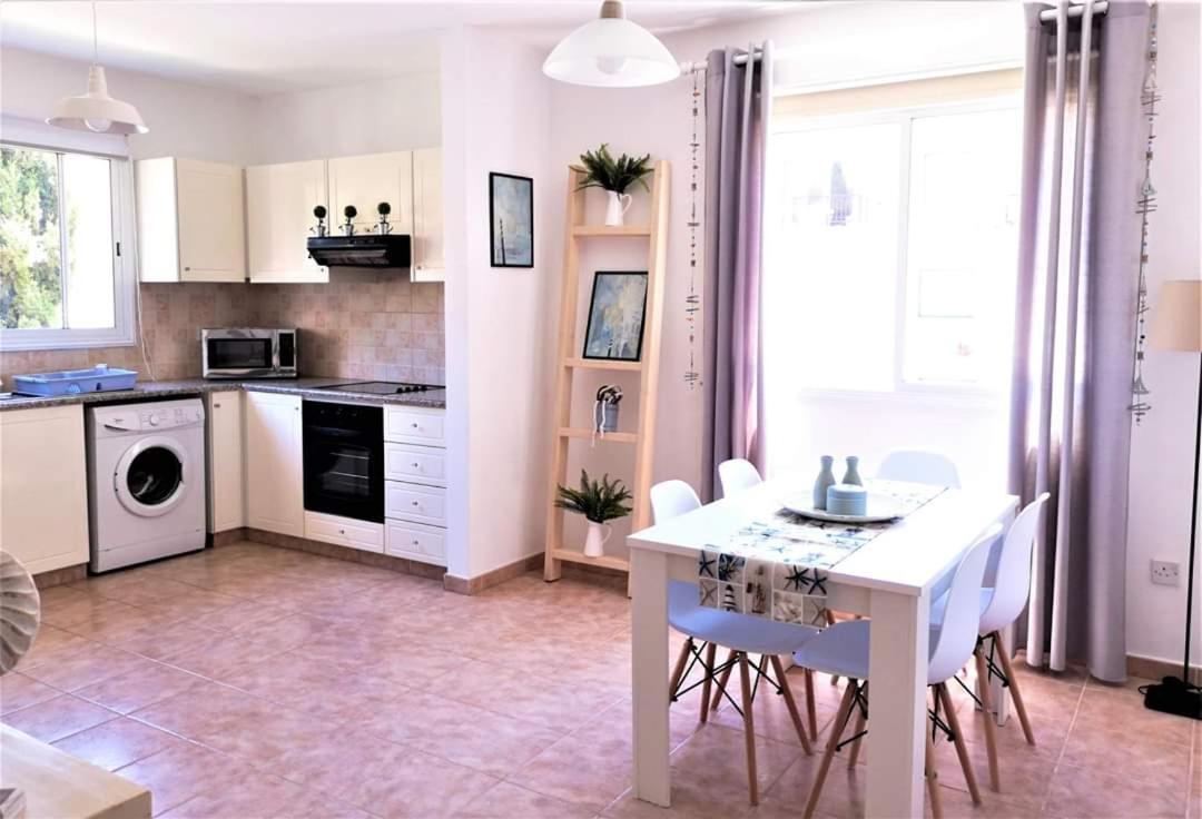 Pafia Modern Apartment *