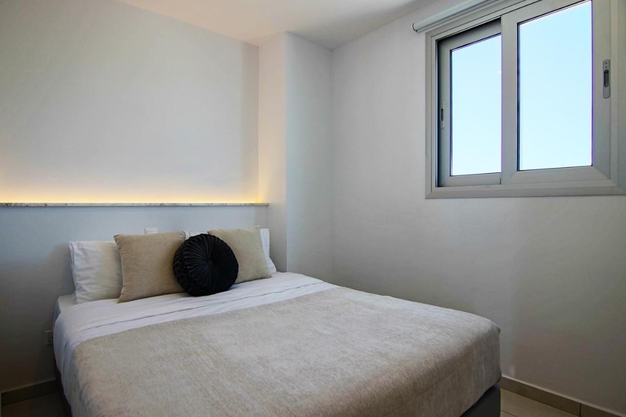 Phaedrus Living - Seaside Executive Flat Harbour 203 * Paphos