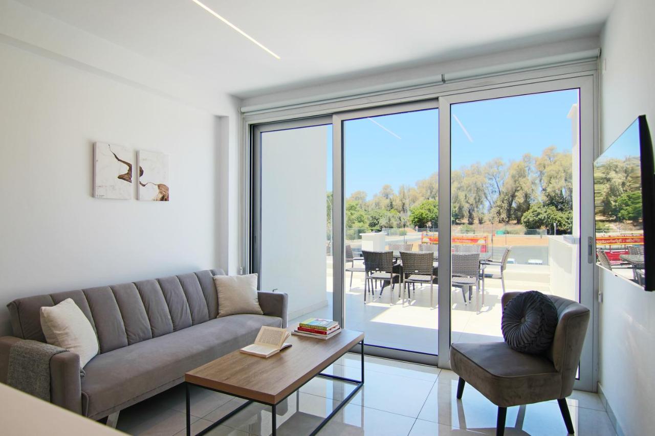 Phaedrus Living Apartment *