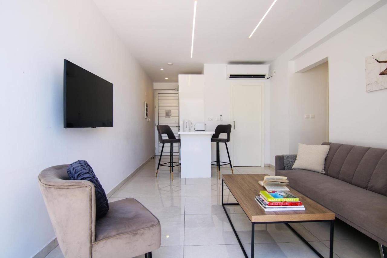 Phaedrus Living Apartment
