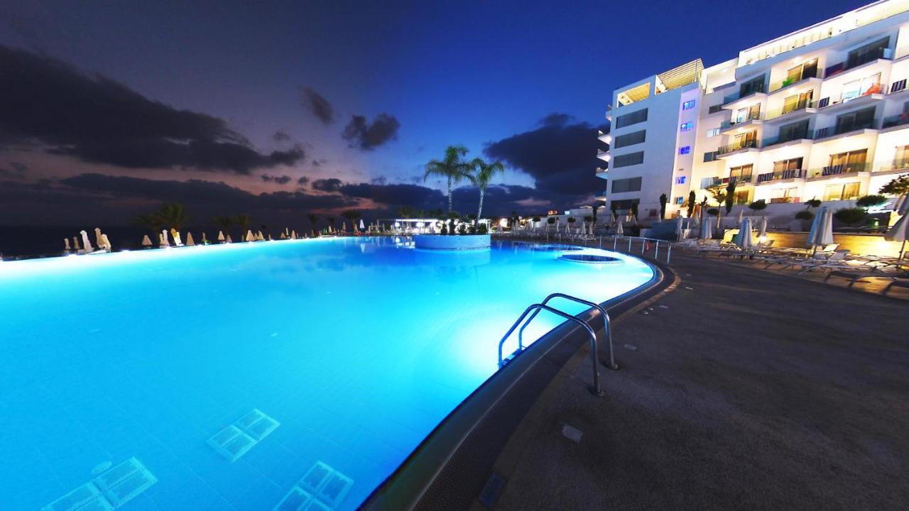 King Evelthon Beach & Resort
