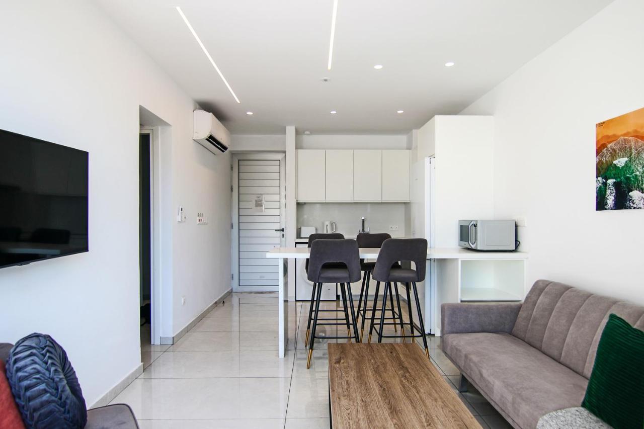 Phaedrus Living - Seaside Executive Flat Harbour 203