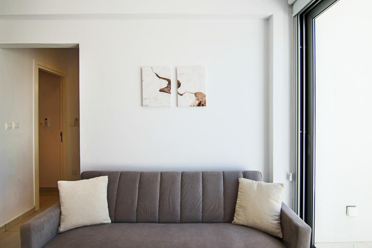 Apartment Phaedrus Living