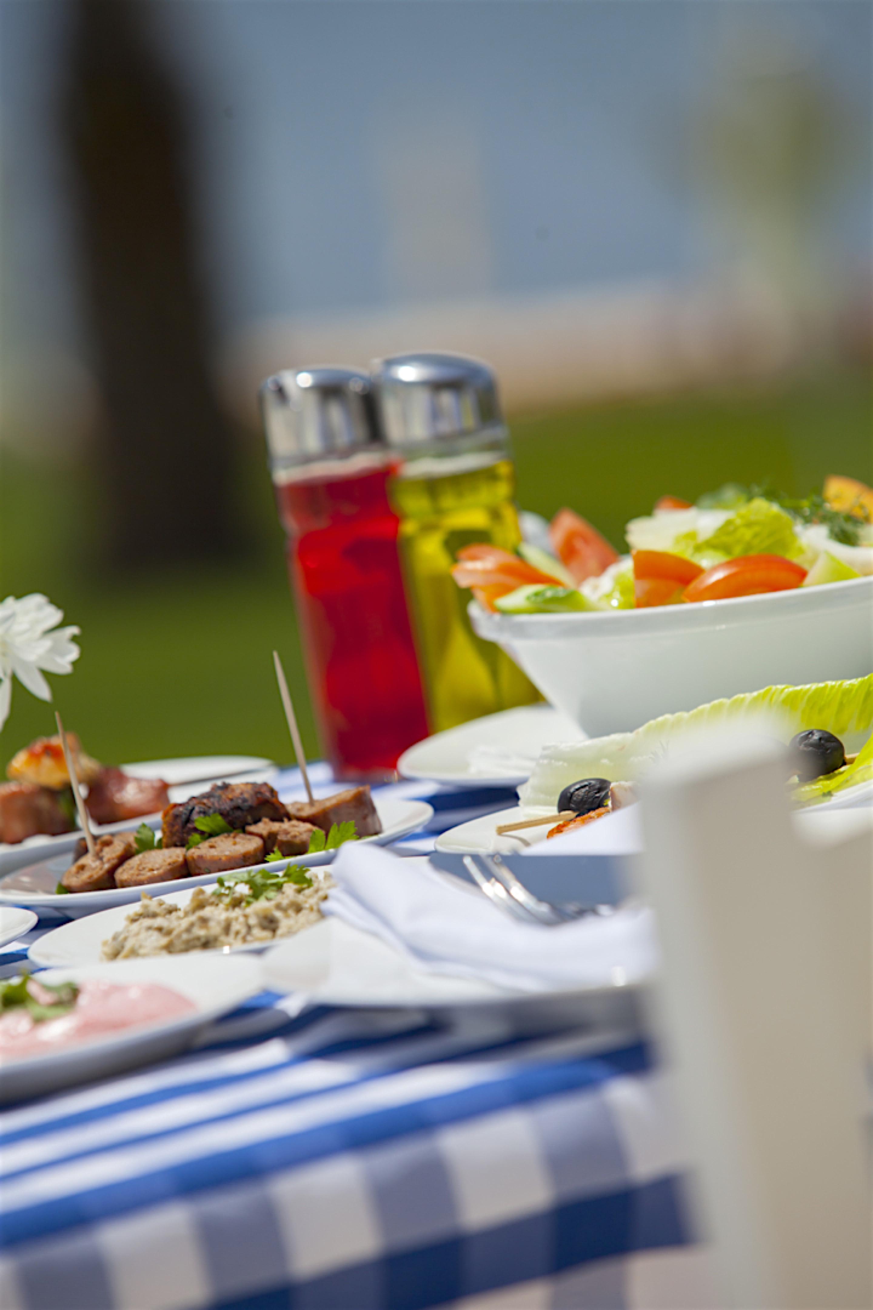 Resort King Evelthon Beach &
