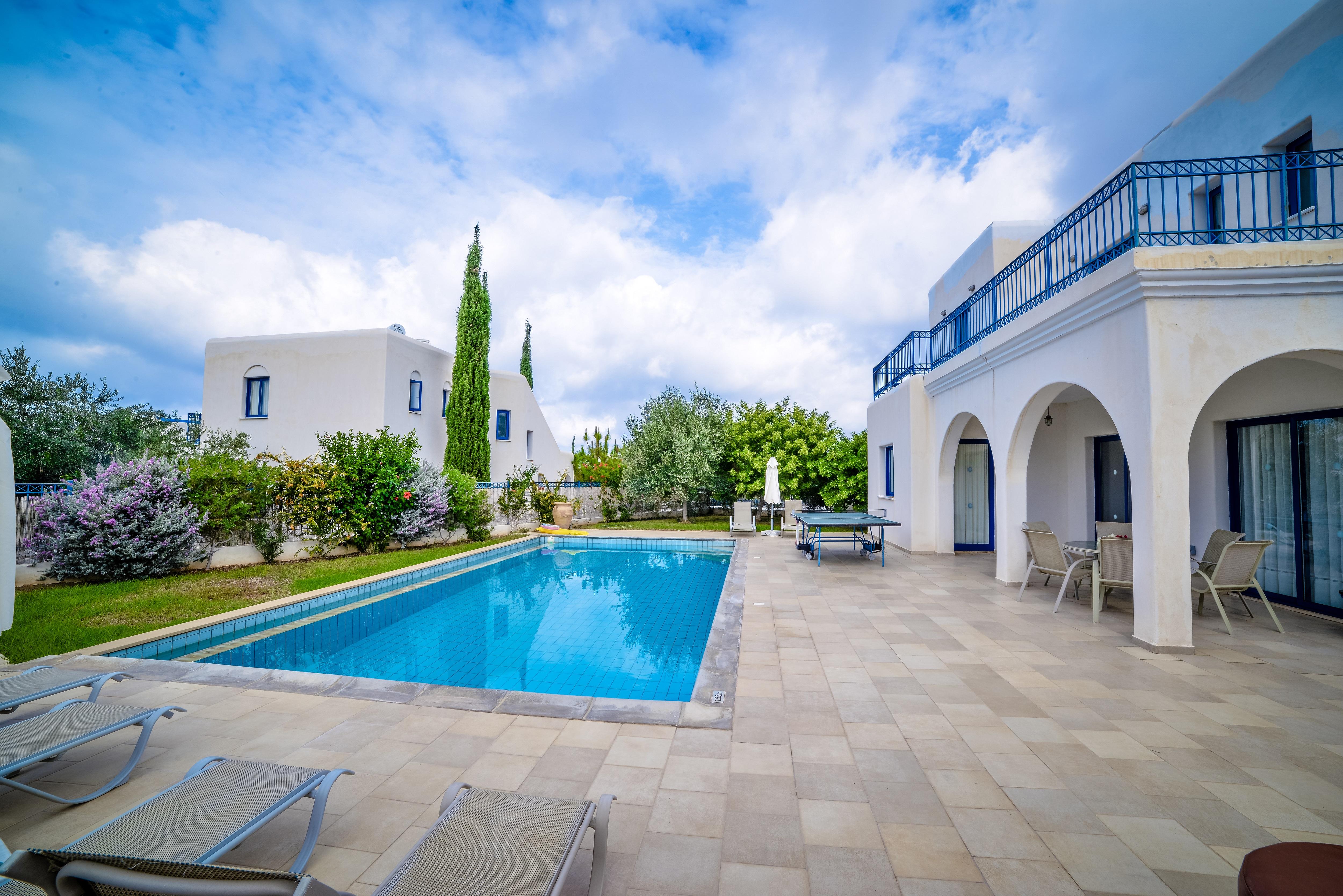 Sanders Azzurro Paphos
