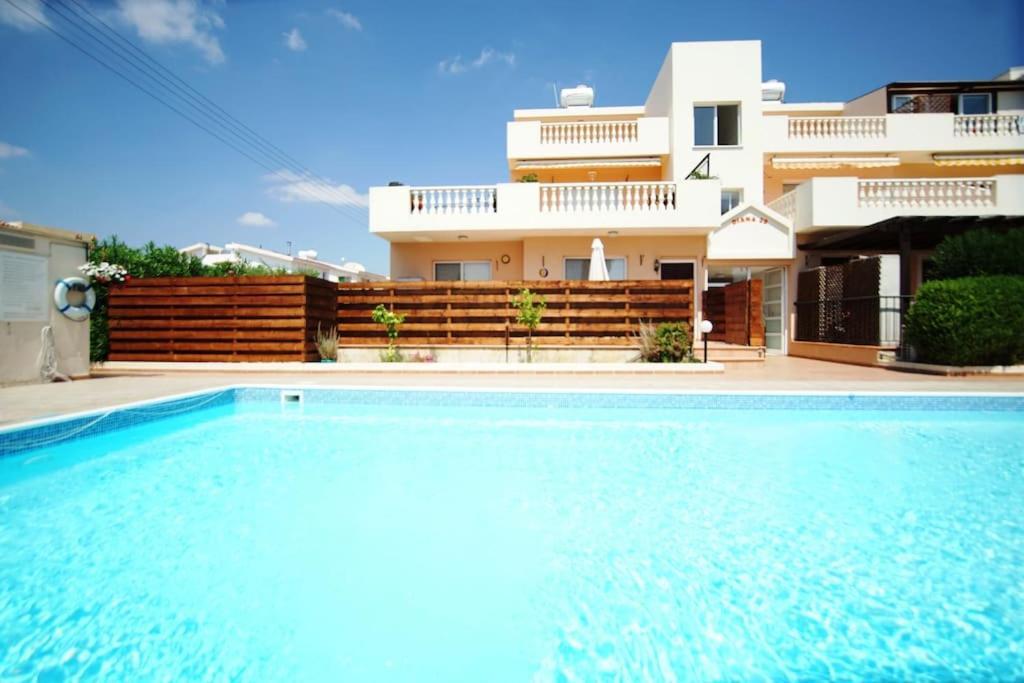 Pool-side 2 Bedroom In Paphos