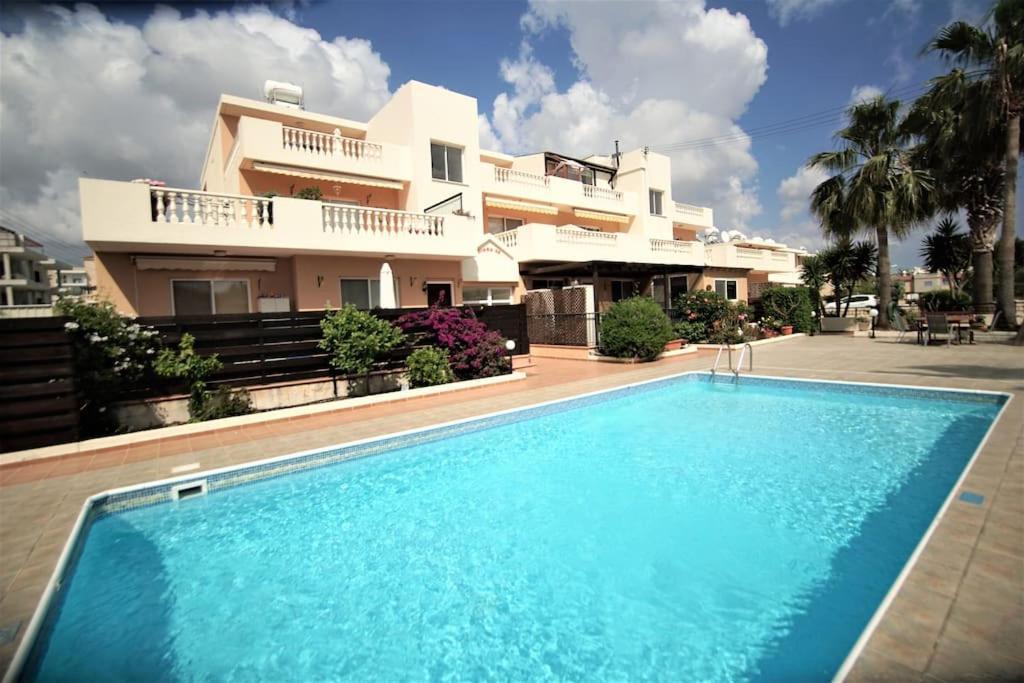 Pool-side 2 Bedroom In Paphos