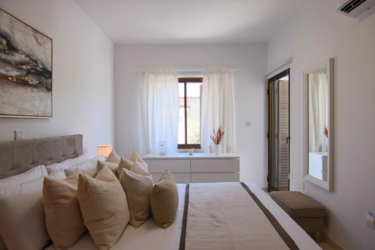 Phaedrus Living: View Luxury Flat Androcleous Apartment *